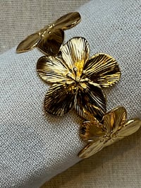 Image 1 of Stainless Steel Five Big Flowers Bracelet Gold  