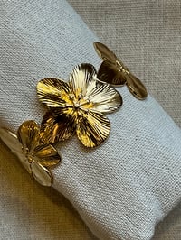 Image 2 of Stainless Steel Five Big Flowers Bracelet Gold  