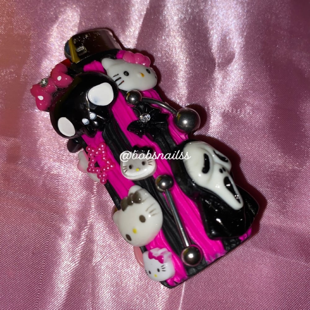 Image of 🖤💕🏴‍☠️🎀🕸Black and Hot Pink Lighter 