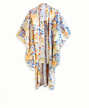 Image of Silke kimono ung pige - blå med multifarvede blomster