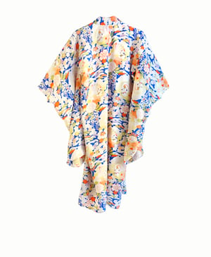 Image of Silke kimono ung pige - blå med multifarvede blomster