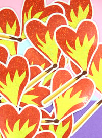 Image 1 of Sticker coeur en flammes