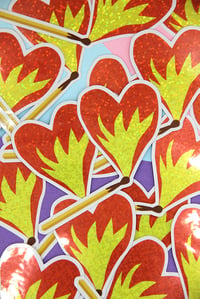 Image 4 of Sticker coeur en flammes