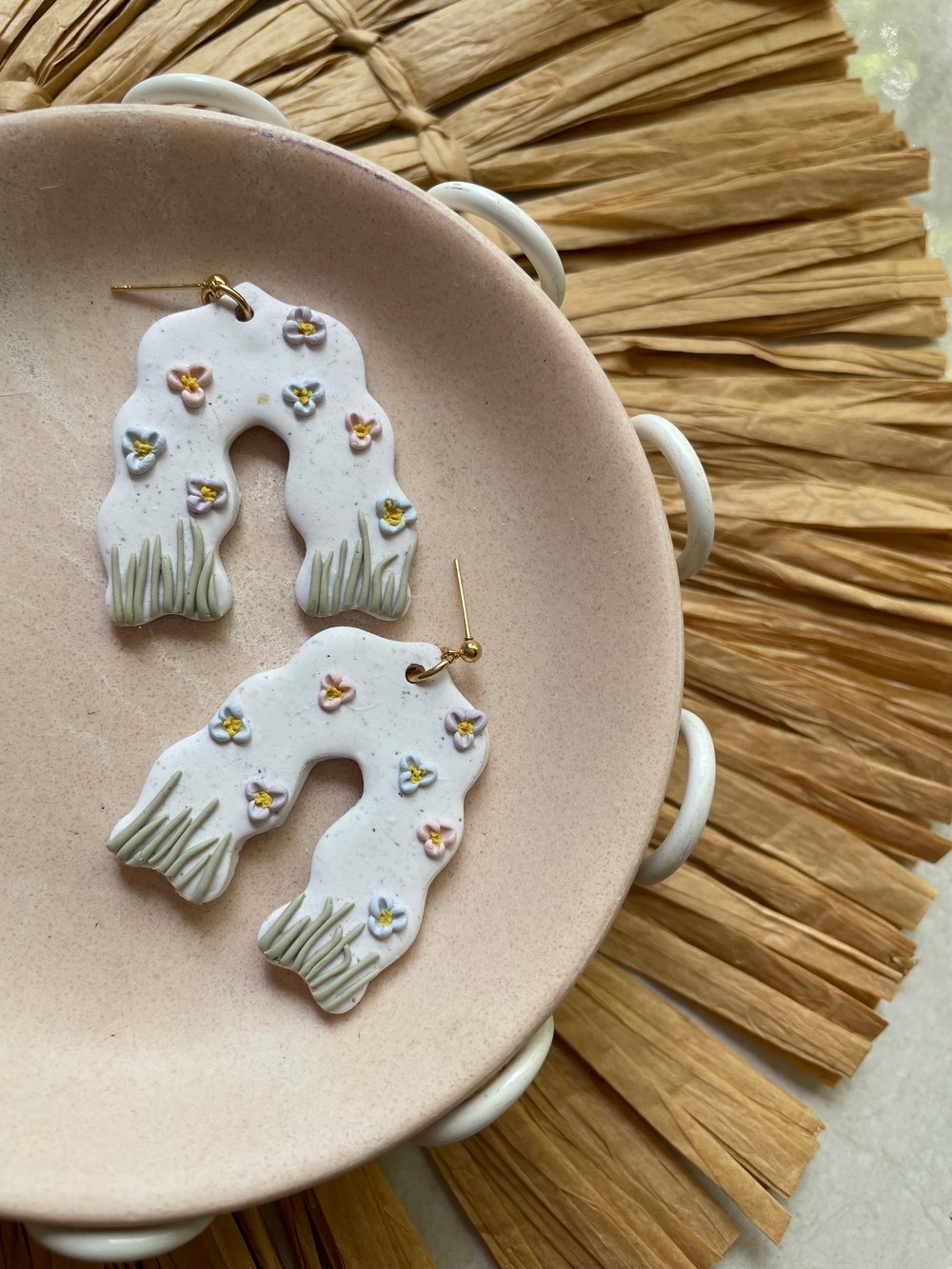 Image of garden scene arch dangles
