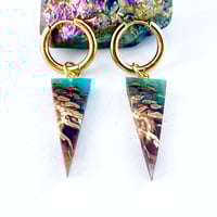 Image 2 of Orecchini legno e resina - Triangolo Slim Kaleidoscopic 