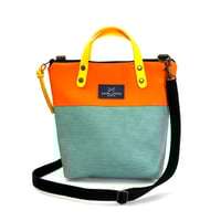 Bandolera mini con asas Azul naranja de Daniel Chong