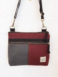 Image 1 of Bolso bandolero Collage granate y gris