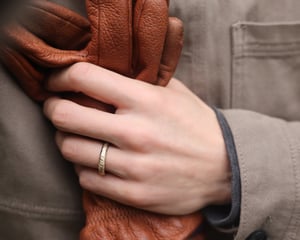 Image of 9ct gold 4mm horn texture ring