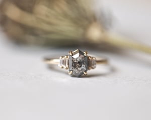 Image of 18ct yellow gold, dark grey hexagonal rose-cut diamond ring (LON208)