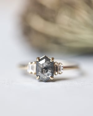 Image of 18ct yellow gold, dark grey hexagonal rose-cut diamond ring (LON208)