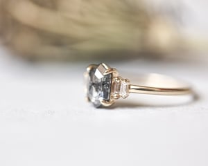 Image of 18ct yellow gold, dark grey hexagonal rose-cut diamond ring (LON208)