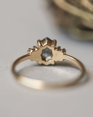 Image of 18ct yellow gold, dark grey hexagonal rose-cut diamond ring (LON208)