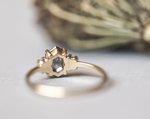 Image of 18ct yellow gold, dark grey hexagonal rose-cut diamond ring (LON208)