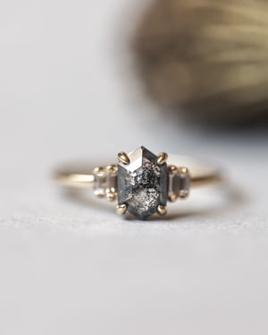 Image of 18ct yellow gold, dark grey hexagonal rose-cut diamond ring (LON208)