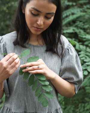 Image of 18ct yellow gold, dark grey hexagonal rose-cut diamond ring (LON208)