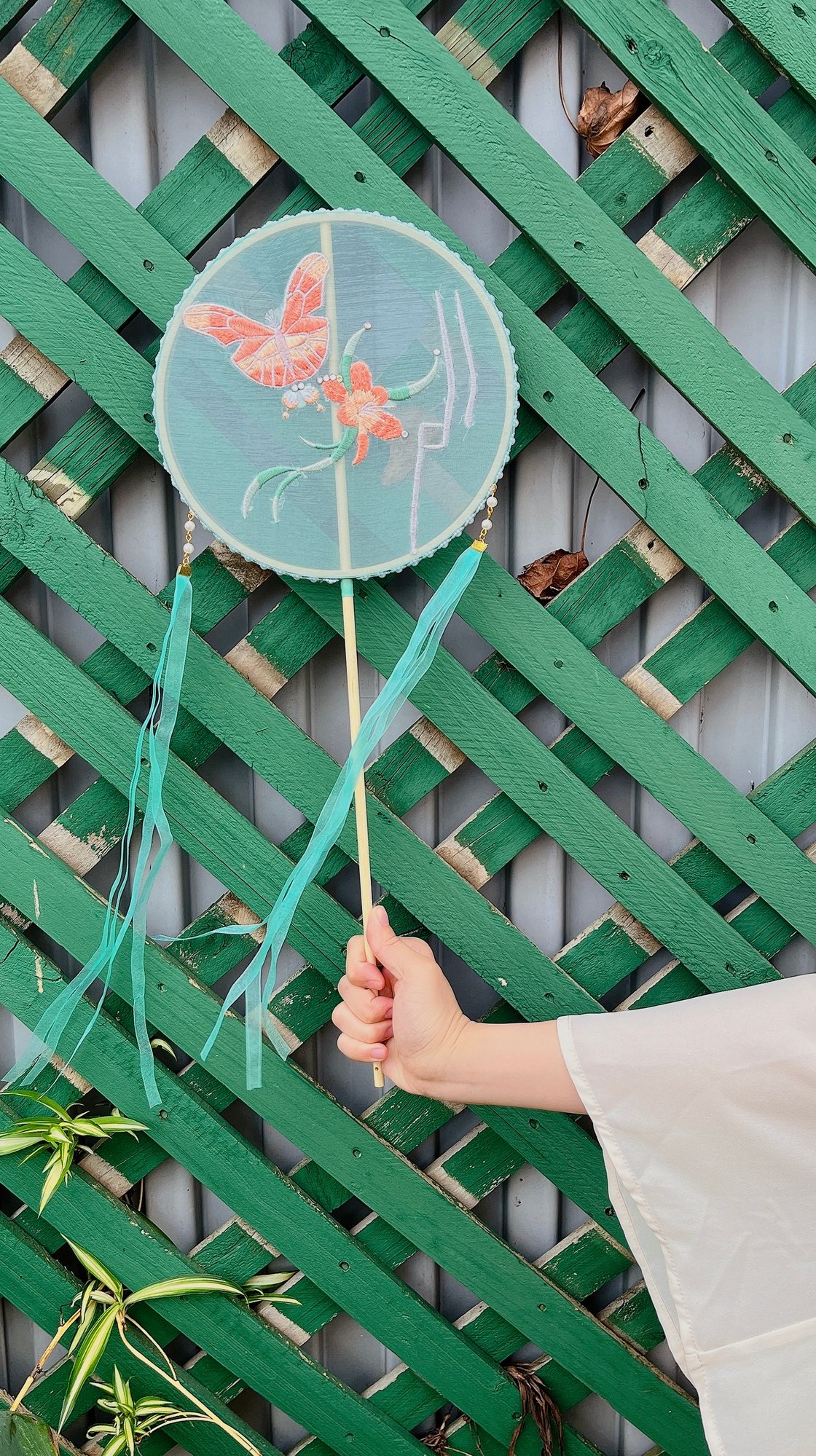 Image of Museum Co-branded Chinese Traditional Handmade Silk Woven Fan - Butterflies