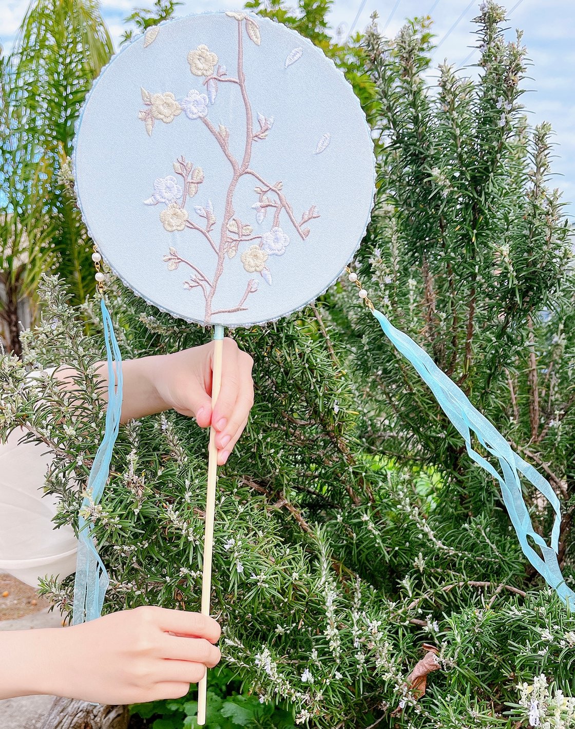 Image of Museum Co-branded Chinese Traditional Handmade Silk Woven Fan -Plum Blossoms
