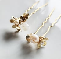 Image 3 of Flower Cluster Hairpins