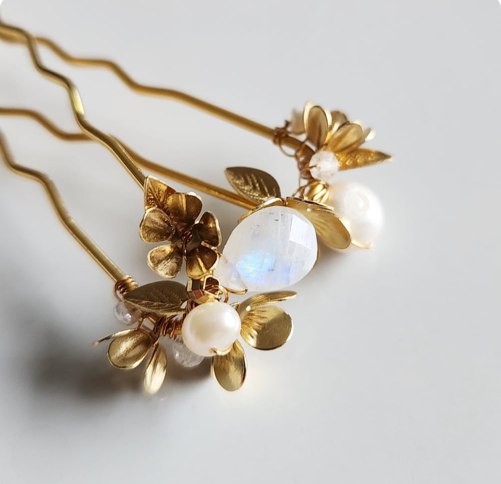 Image of Flower Cluster Hairpins