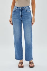 Image 4 of MEDIUM WASH CLEAN STRETCH STRAIGHT - HIDDEN JEANS