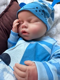 Image 1 of Emilio hace pipi