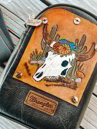 Image 4 of ‘Almost perfect’ - Desert Cow Wrangler Bag in Smoke
