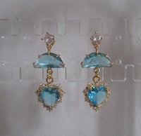 Image 2 of Kate Middleton Princess of Wales Inspired Replikate Sky Blue & Clear Geometric Heart Drop Earrings