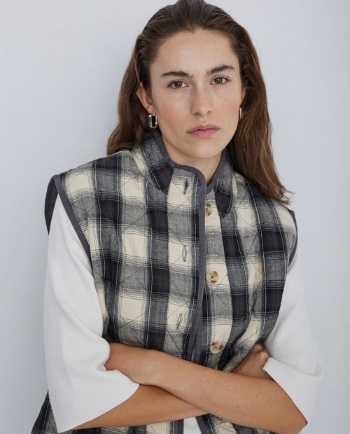 Image of 4-Chaleco cuadros gris 