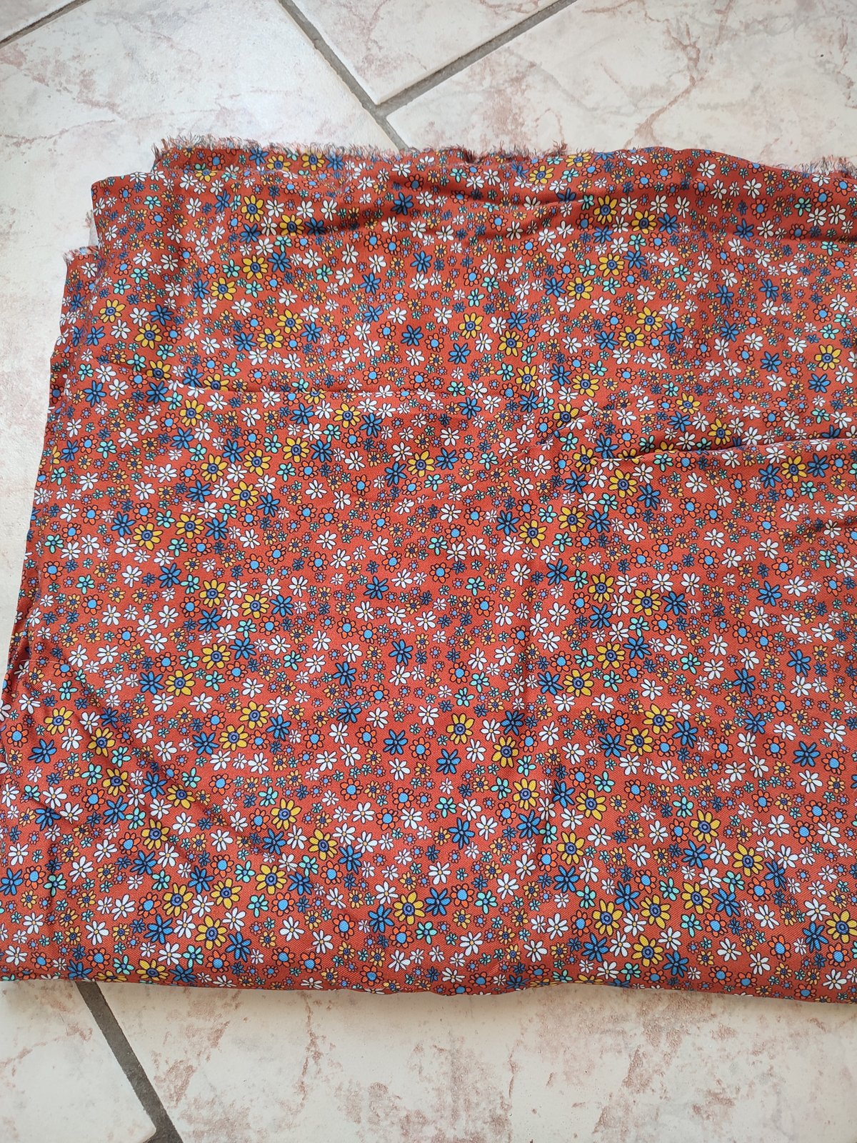 Image of Viscose marron et fleurs