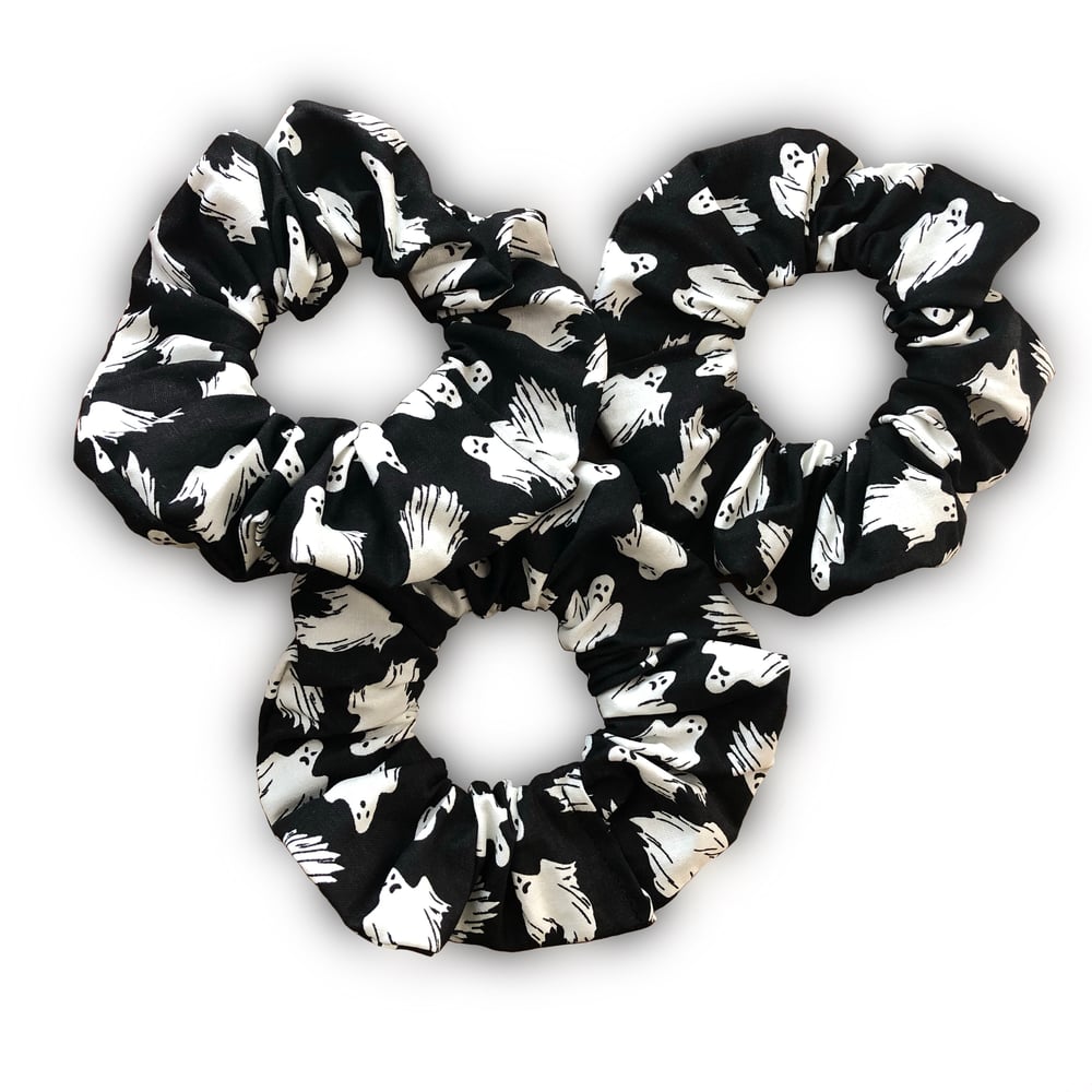 Glow-in-the-Dark Ghost Scrunchie