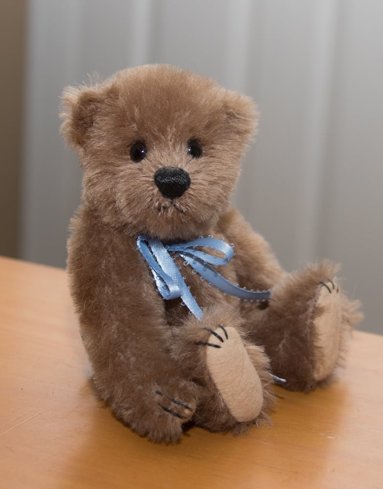 Image of "Teedie" Mohair Bear by artist Barbara Troxel 