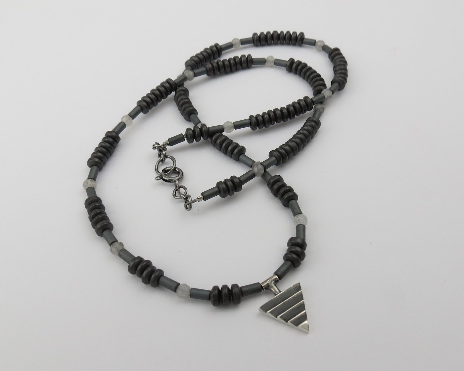 Image of Mono Delta on Hematite and Laradorite