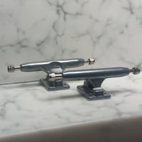 Image 5 of Pro trucks  Standard locknuts / Inverted kinkping