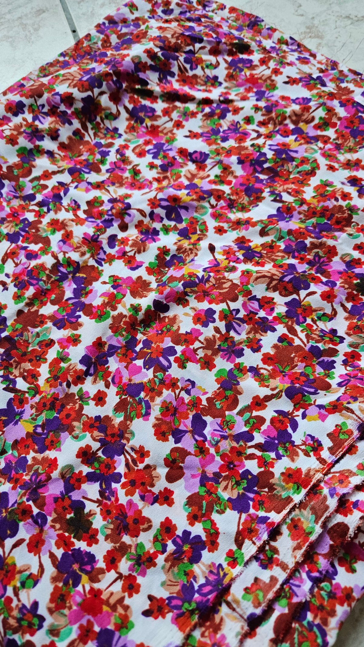 Image of Microfibre blanc et fleurs 