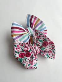 Image 3 of Valentine floral | classic bow