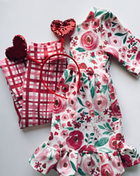 Image 2 of Valentine floral | classic bow