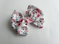 Image 1 of Dainty Floral | classic