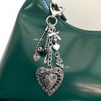 Image 2 of Gothic Heart Keychain 