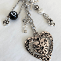 Image 4 of Gothic Heart Keychain 