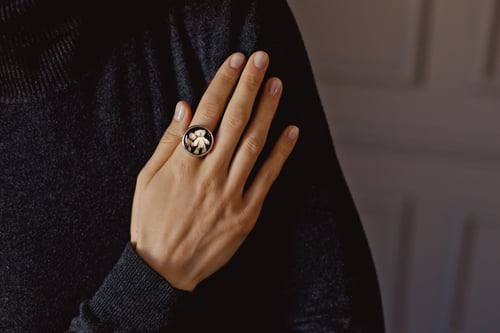 Image of "Enjoy life" Teddy-bear’ssilver ring with photo, rock crystal  · FRUNISCI VITA ·