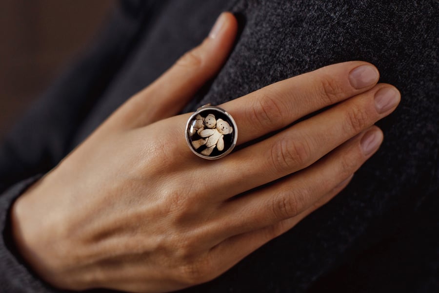 Image of "Enjoy life" Teddy-bear’ssilver ring with photo, rock crystal  · FRUNISCI VITA ·