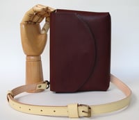 Image 2 of Julienne mini Bordeaux/ Pastel yellow strap