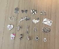 CHARMS 💞💗💌🎀💐