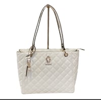 BOLSO BLANCO BRILLO GUESS SS25 