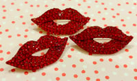 💋Kiss Kiss Brooch