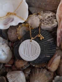 Image 2 of Collier & Médaille AMOUR • coloris Lait • EMMY MOA 