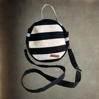 Bild 1 von Umhängetasche "MIRA" rund gestreift