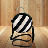 Bild 2 von Umhängetasche "MIRA" rund gestreift