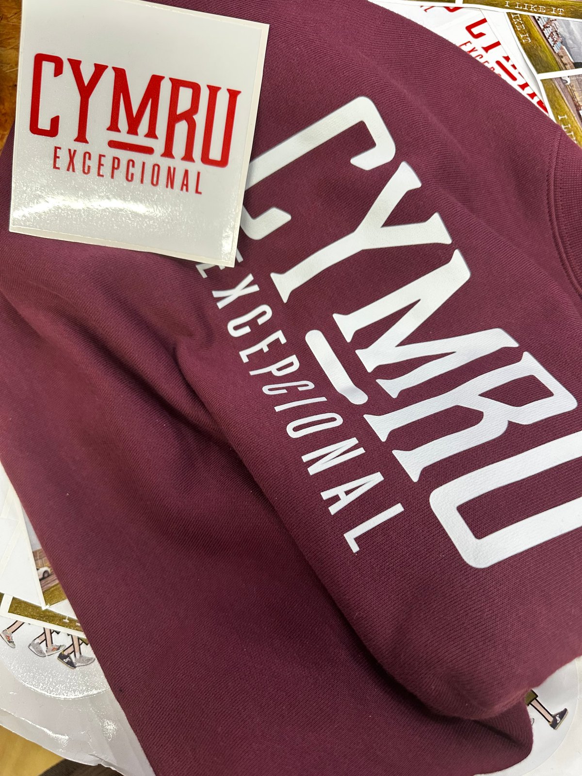 Image of CYMRU EXCEPCIONAL  Authentic  Sweatshirt in Burgundy and Bottle Green 