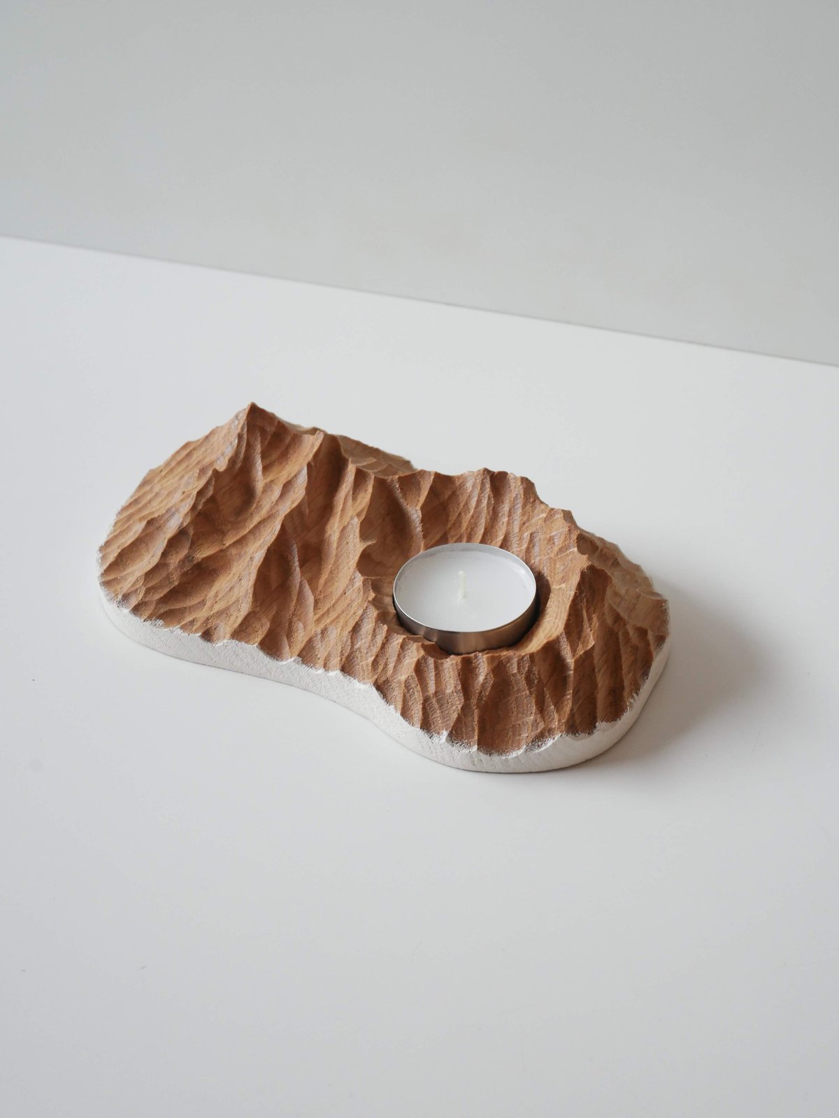 Bougeoir "LUZ" en chêne sculpté 